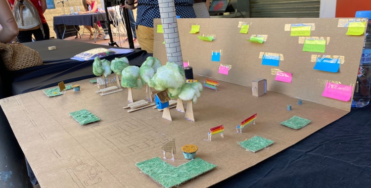 Maqueta de la plaça de la Infància elaborada pels nens i nenes del Consell | Helena Molist